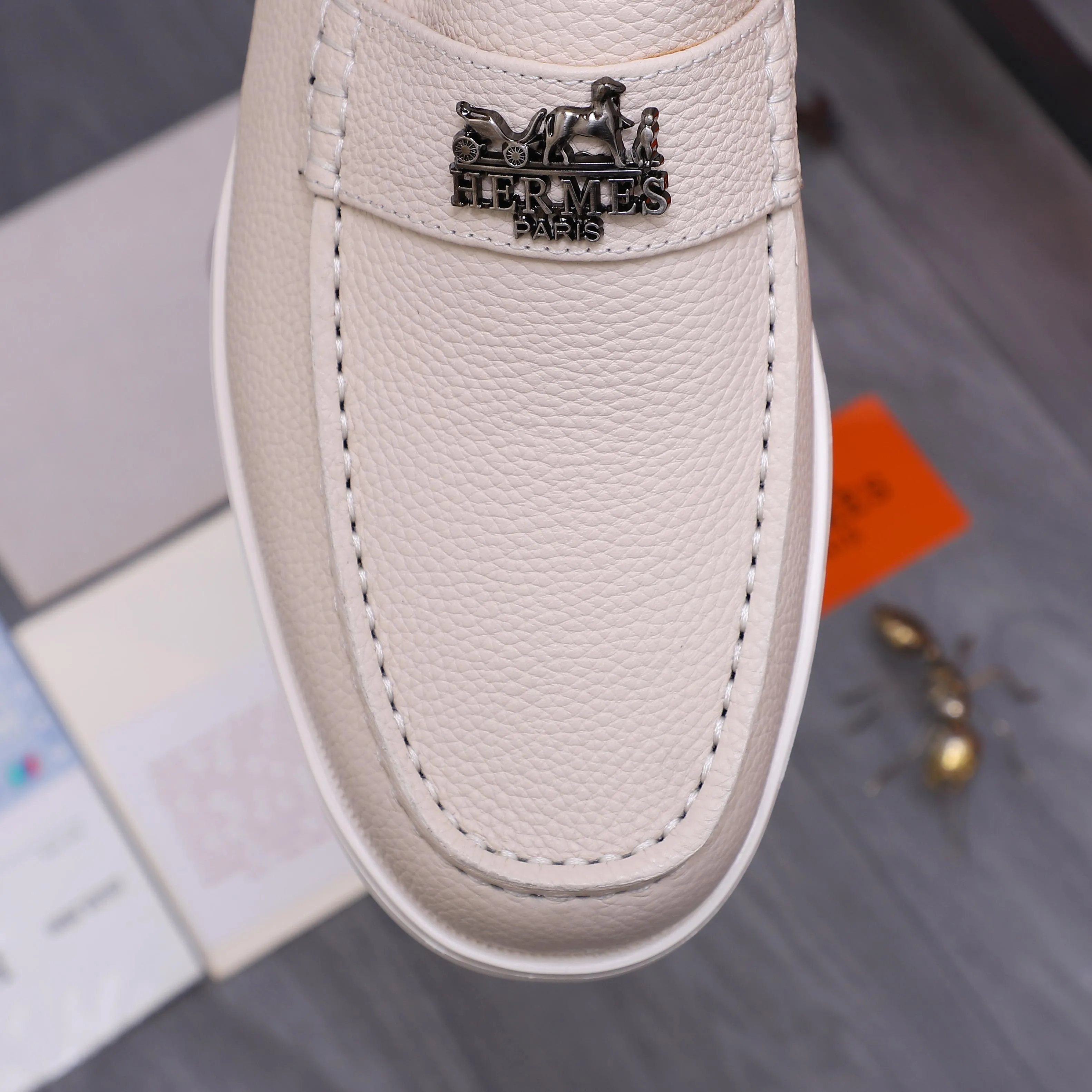 Men's shoes 💰p560 Product trademark: HERMES "Hermes" casual slip-on men's shoes. Regular size: 38-46 (45.46 is custom-made and non-returnable) Product materials: Selected pebbled cowhide upper, cowhide lining, original foam rubber ultra-light sole